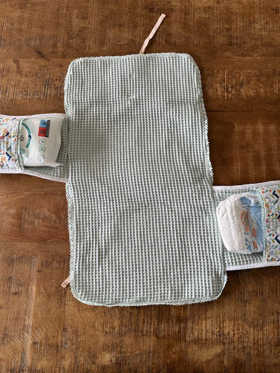 Binnenkant baby verschoonmatje bloemen mint wit Craftketeers