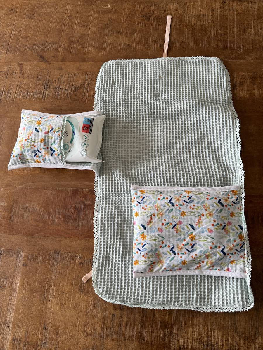 Baby verschoonmat bloemen wit en mint Craftketeers