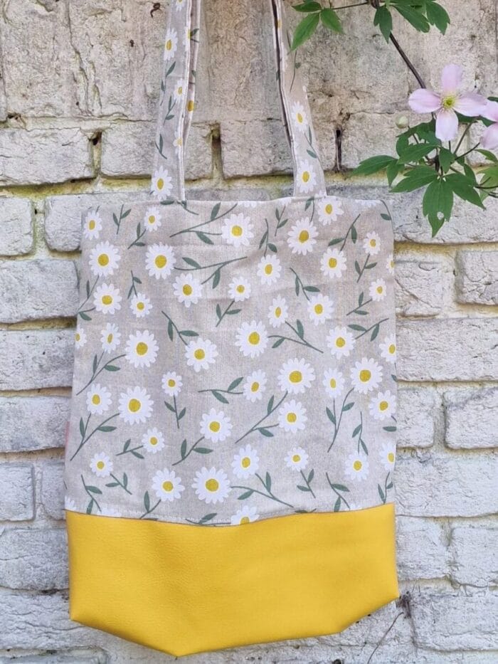 Handgemaakte shopper met witte bloemen Craftketeers
