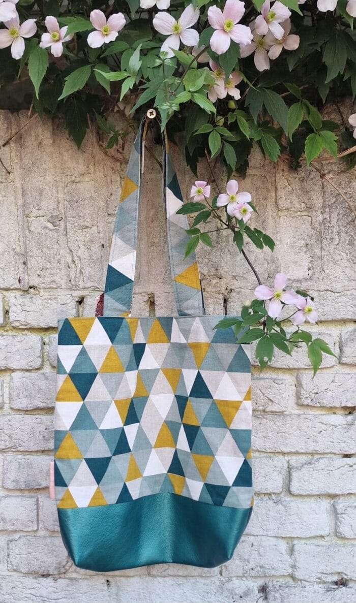 Productfoto Totebag Triangles handgemaakt door Craftketeers.