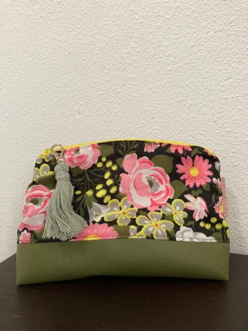 Vooraanzicht handgemaakte make up tas bloemen groen Craftketeers