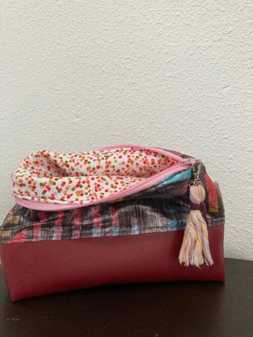 Binnenkant handgemaakte make up tas luxe rood Craftketeers